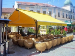 Bạt xếp di động che nắng mưa quay tay